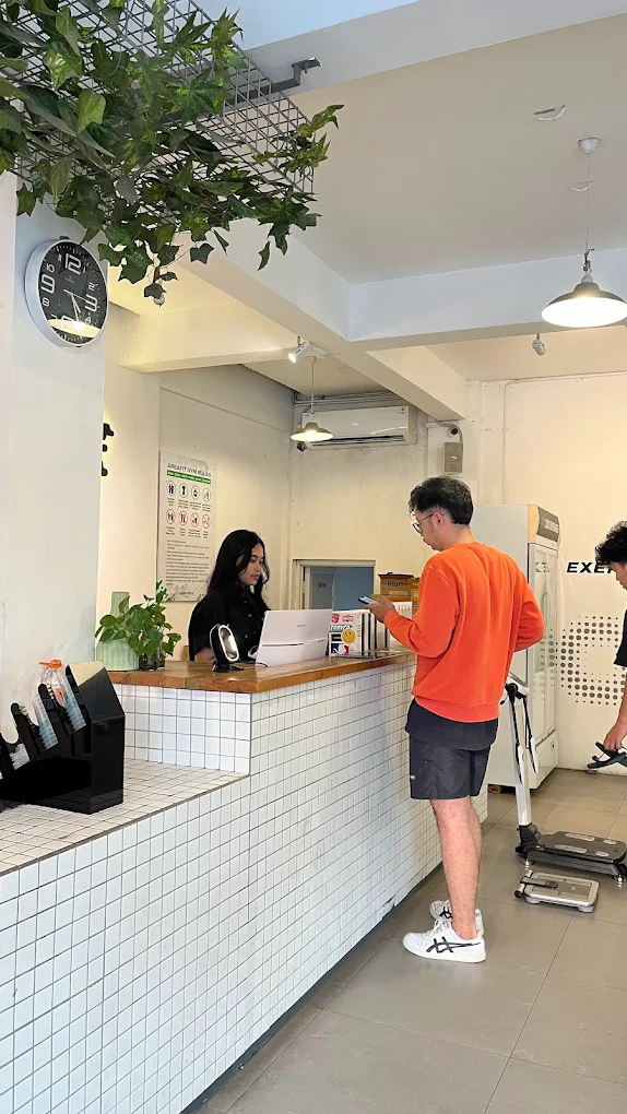 Receptionist & Coffee Bar